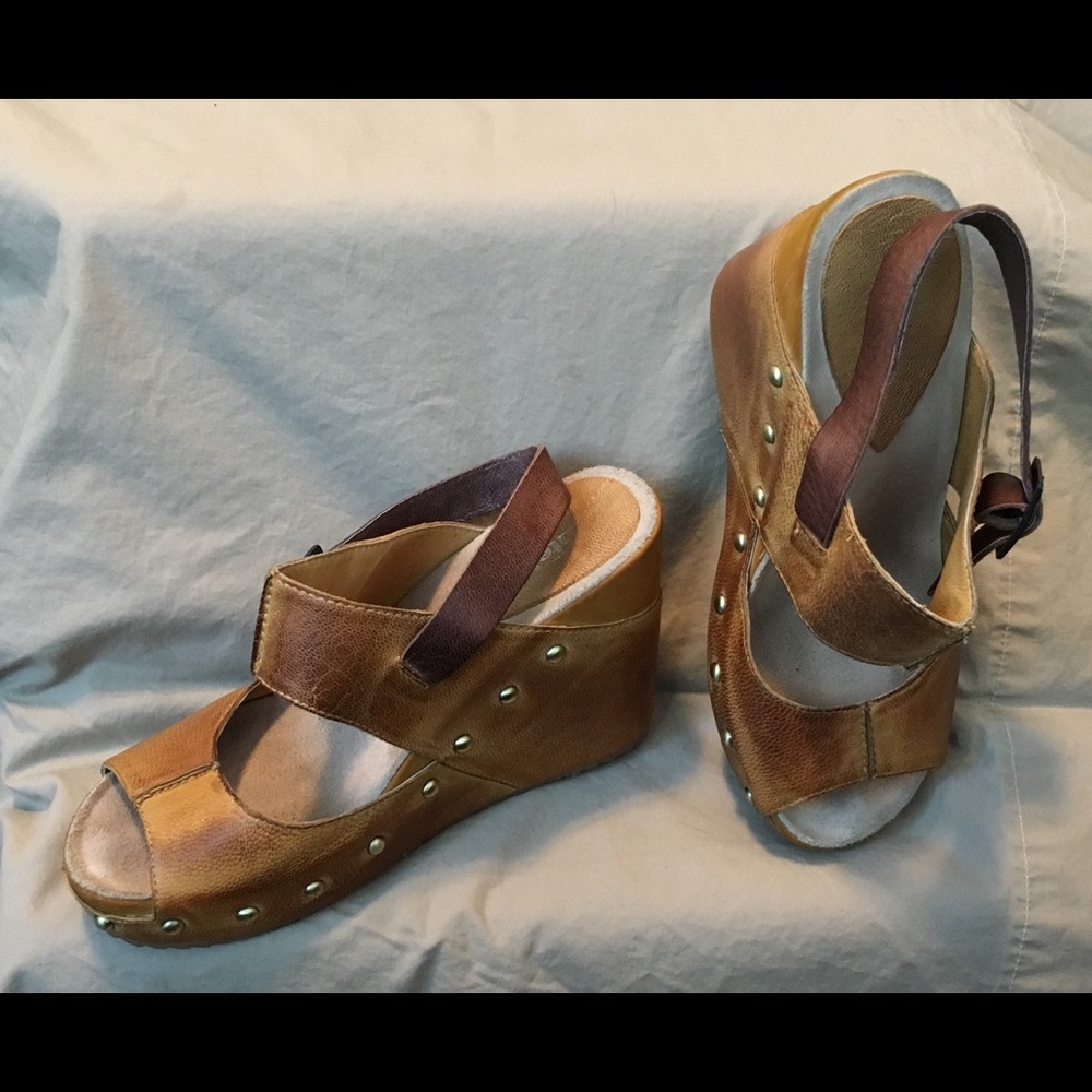 Antelope Sz 38 Leather Studded Wedge Sandals